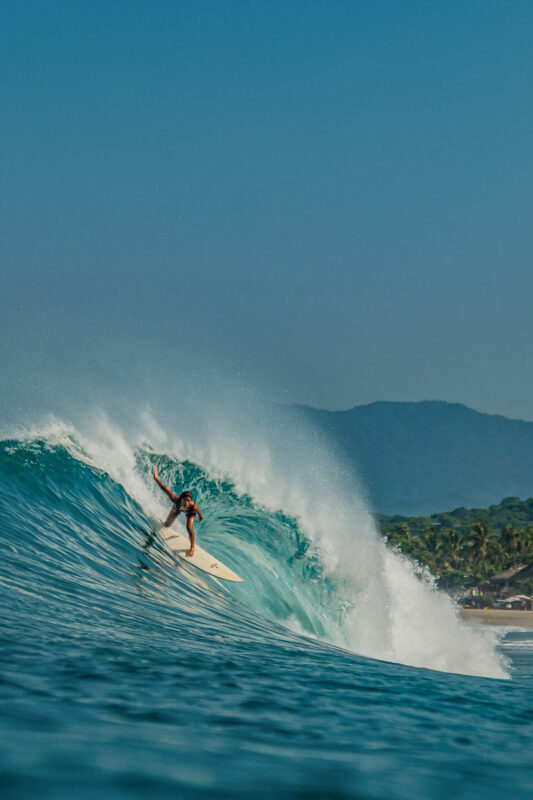 Nos questions à Maria Fernanda Bastidas, photographe aqua de surf de gros