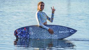 Tya Zebrowski, prodige du surf, sacrée championne d’Europe WSL QS 2024/2025 à seulement 14 ans